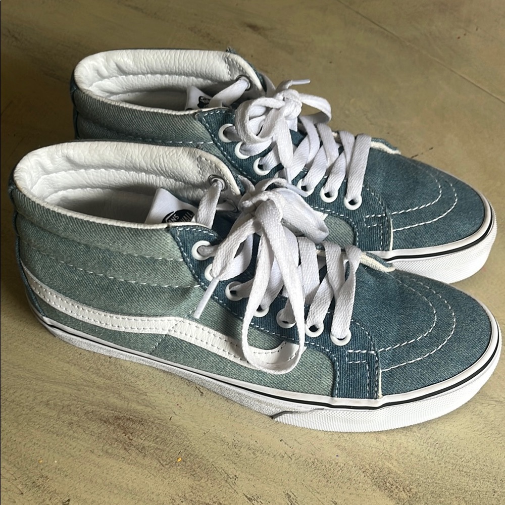Vans Mid off the wall denim Sneakers Women’s size 7 men’s size 5.5